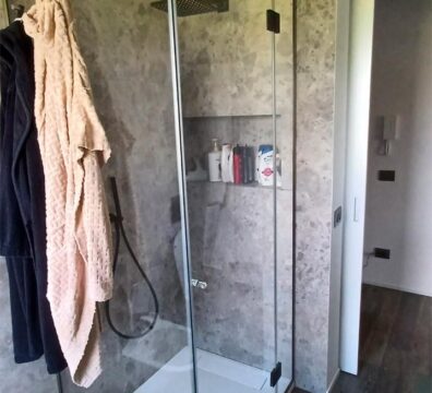 Box doccia in vetro per un'abitazione a Modena | VETRERIA GBM