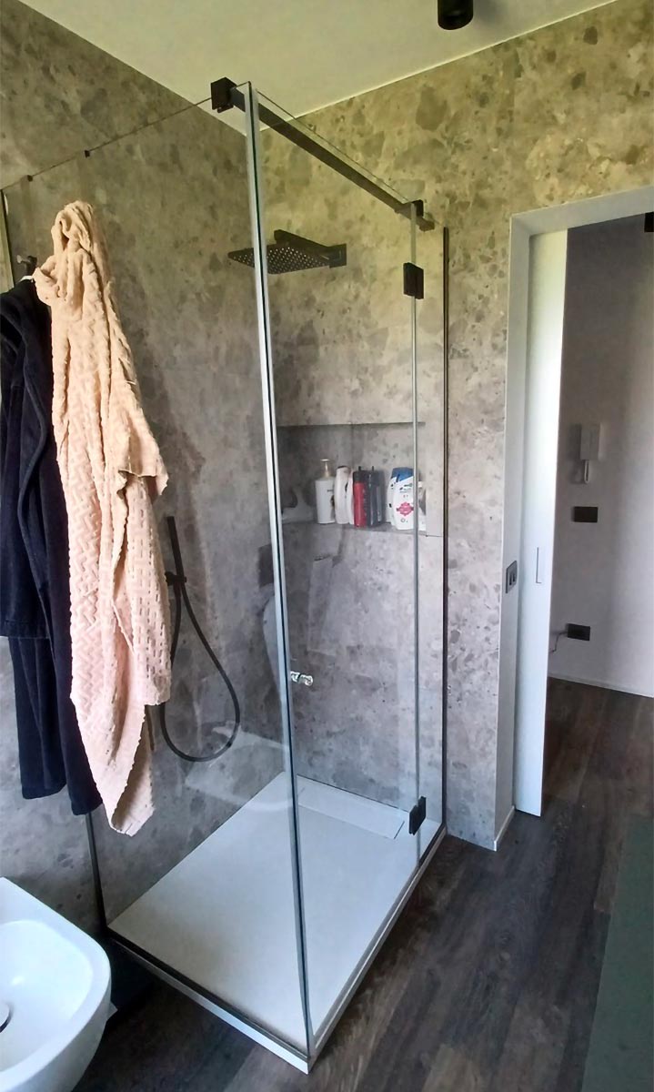 Box doccia in vetro per un'abitazione a Modena | VETRERIA GBM