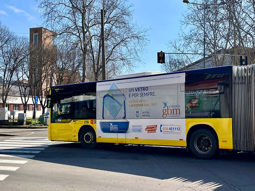 Autobus pubblicitario a Modena | VETRERIA GBM